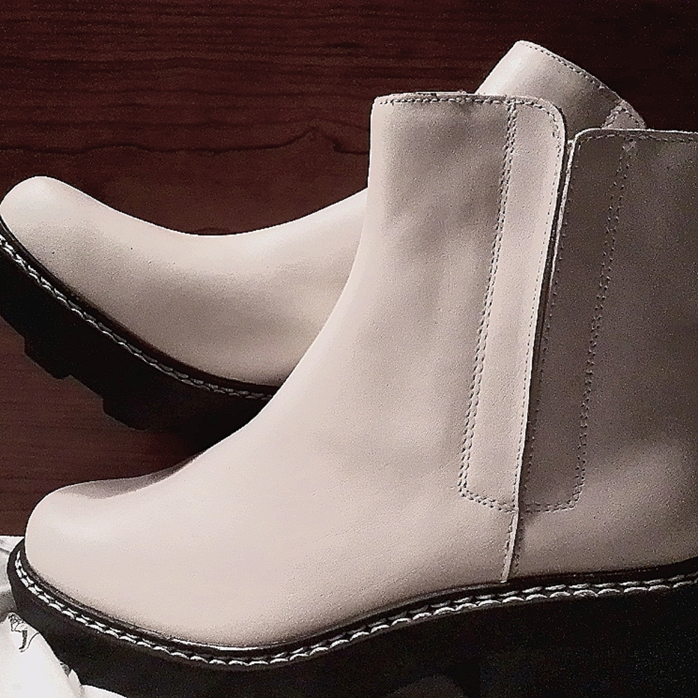 Amina Bootie (Women) CALVIN KLEIN SIZE 7 1\2